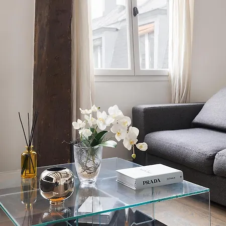 Chic 2br Near Madeleine & Concorde * 파리
