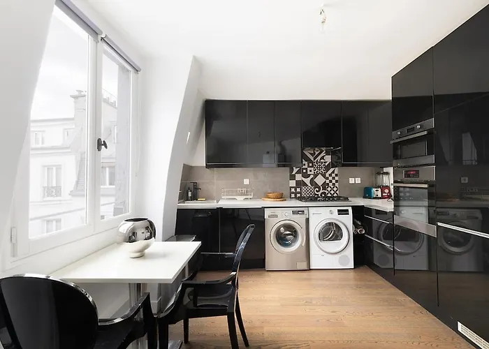 Chic 2br Near Madeleine & Concorde *
