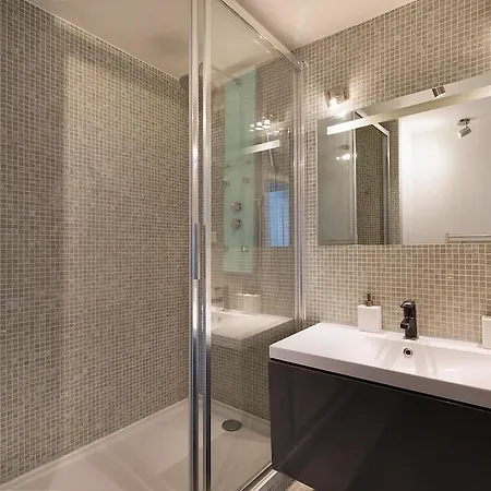 Chic 2br Near Madeleine & Concorde * Parigi