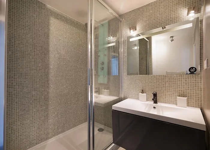 Chic 2br Near Madeleine & Concorde * Parigi