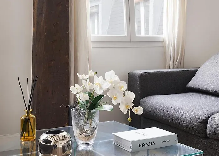 Chic 2br Near Madeleine & Concorde * Parigi